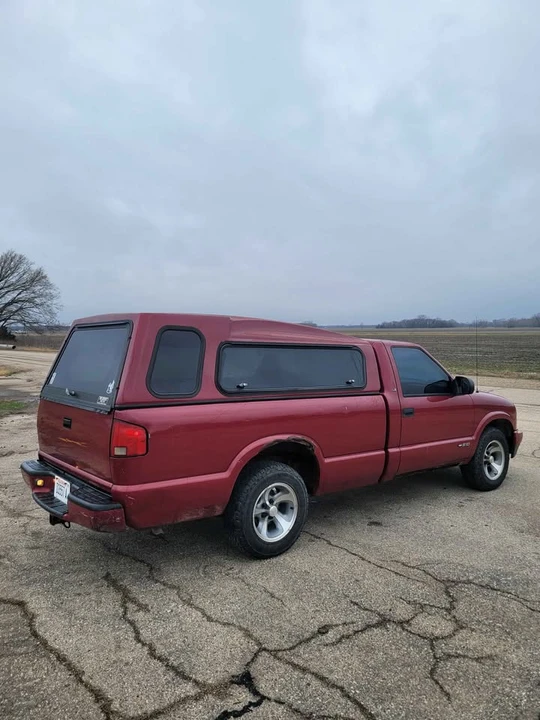 2000 Chevrolet S-10 - Image 8 of 13