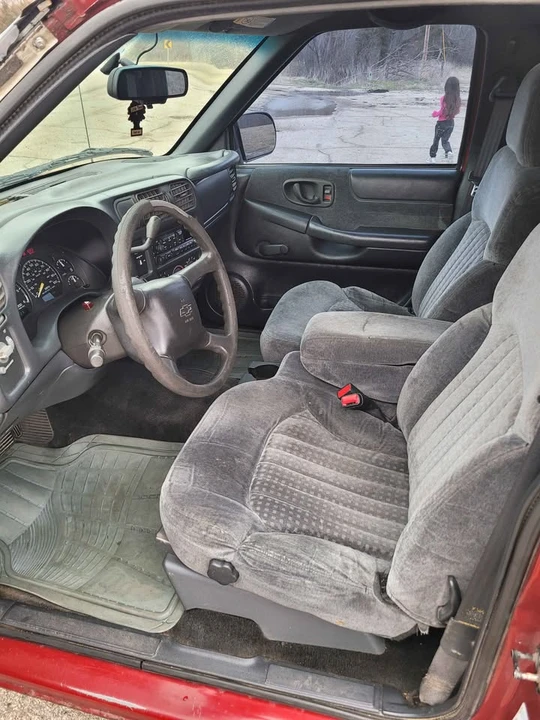 2000 Chevrolet S-10 - Image 10 of 13