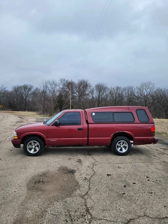 2000 Chevrolet S-10 - Image 2 of 13