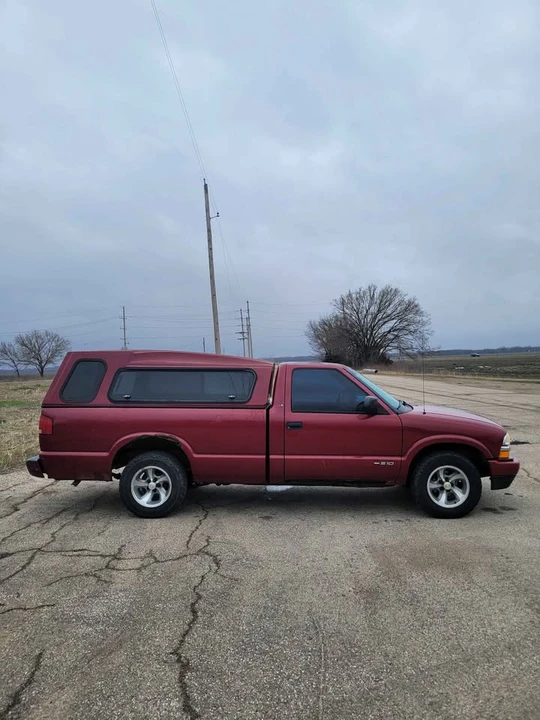 2000 Chevrolet S-10 - Image 7 of 13