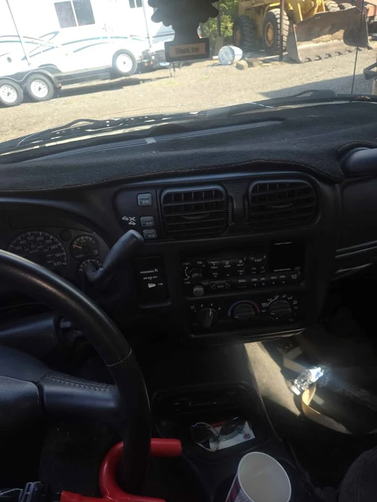 2000 Chevrolet S-10 - Image 6 of 8