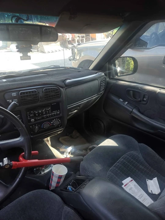 2000 Chevrolet S-10 - Image 7 of 8