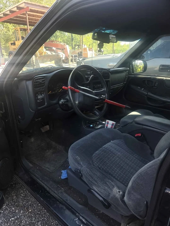 2000 Chevrolet S-10 - Image 4 of 8