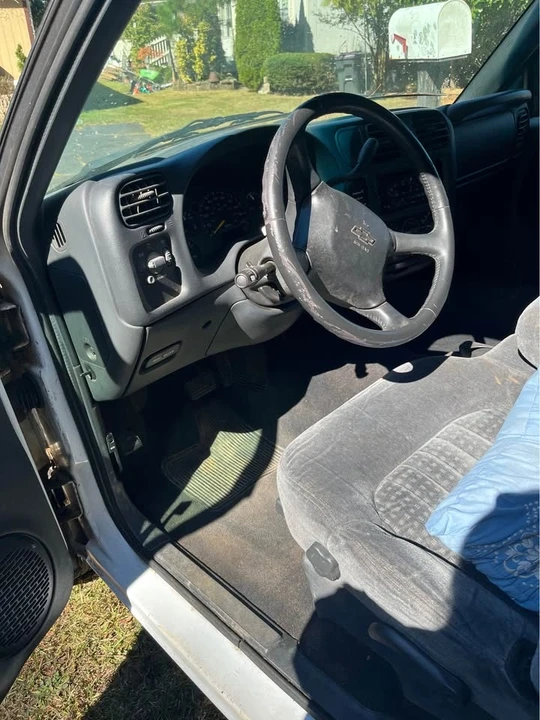 2000 Chevrolet S-10 - Image 7 of 9