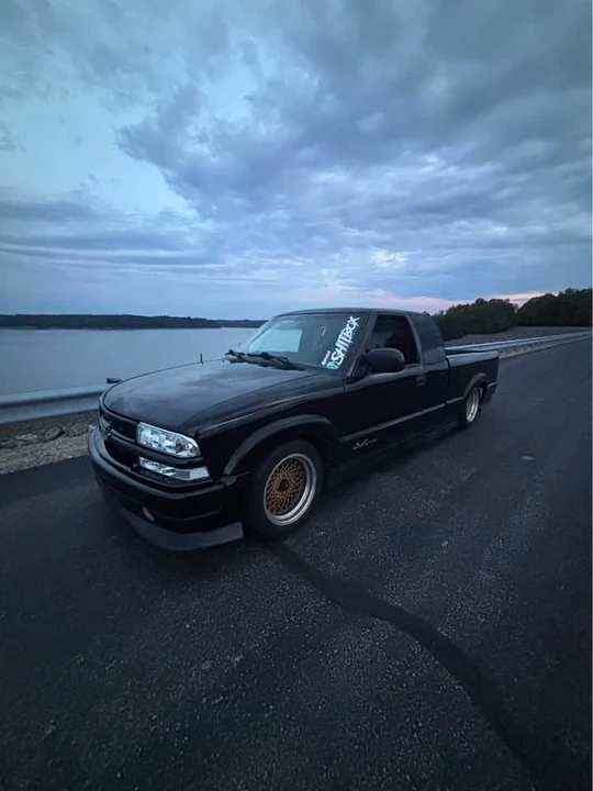 2000 Chevrolet S-10 - Image 3 of 4