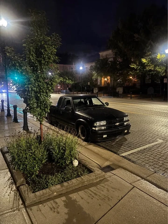 2000 Chevrolet S-10 - Image 2 of 4