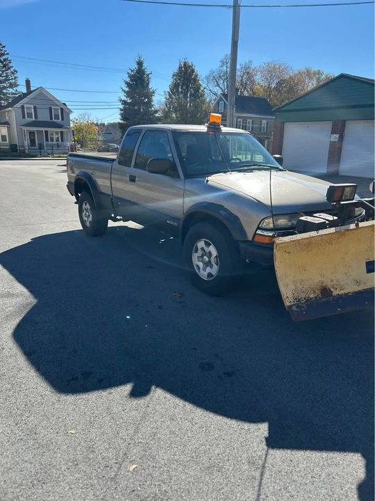 2000 Chevrolet S-10 - Image 3 of 6