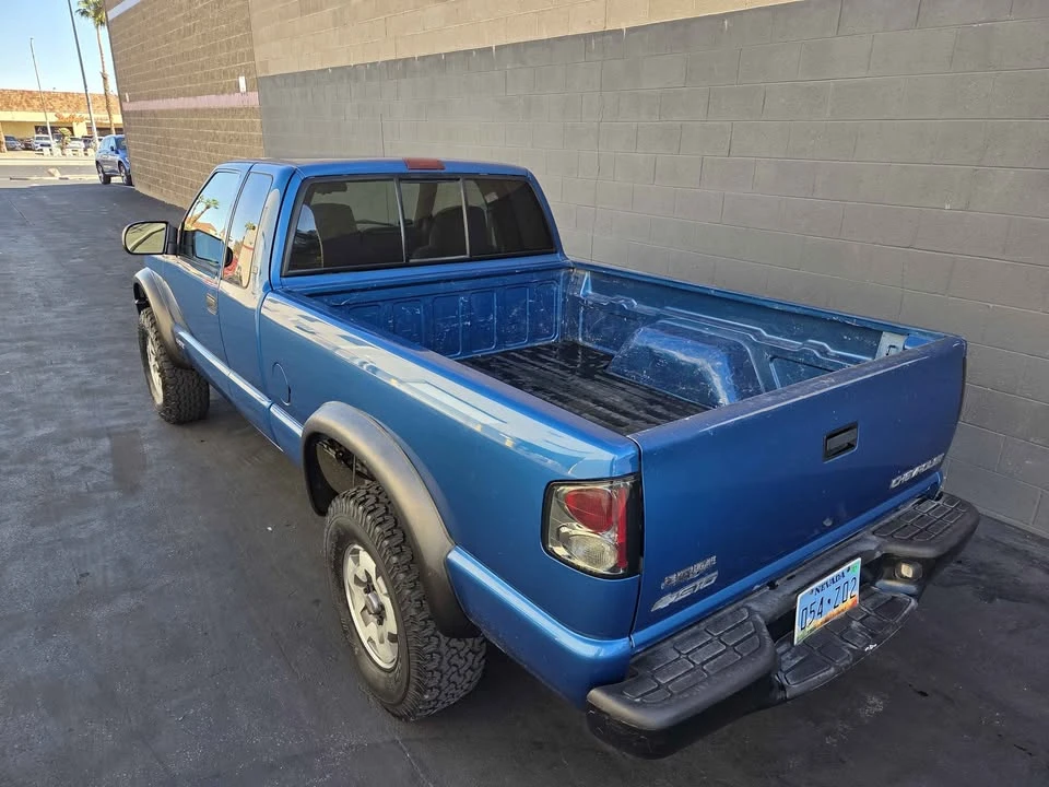 2000 Chevrolet S-10 - Image 2 of 7