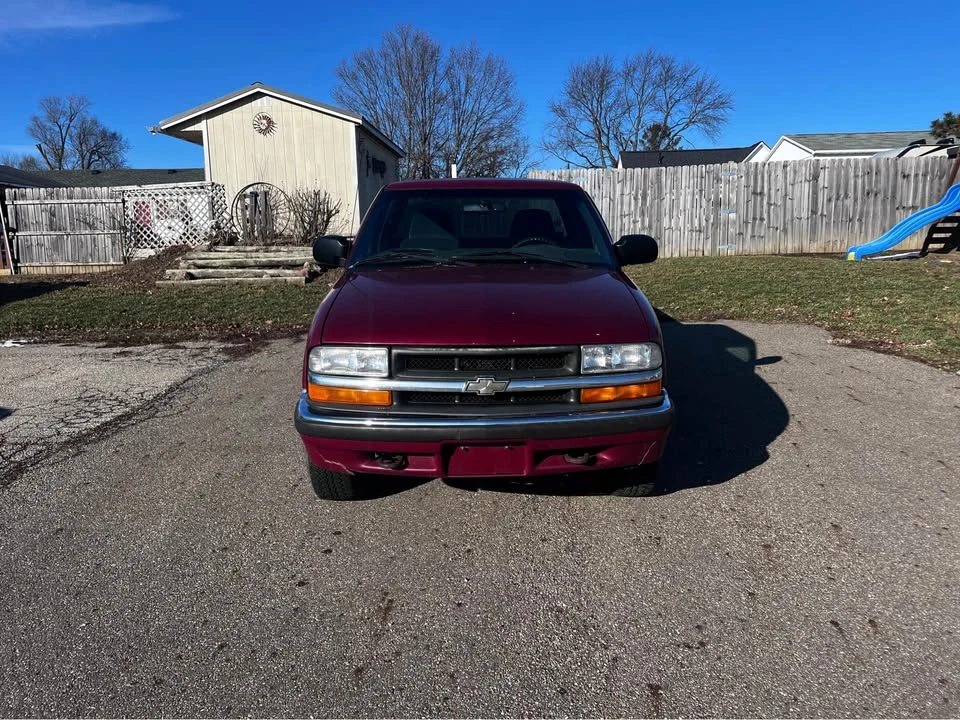 2000 Chevrolet S-10 - Image 2 of 7