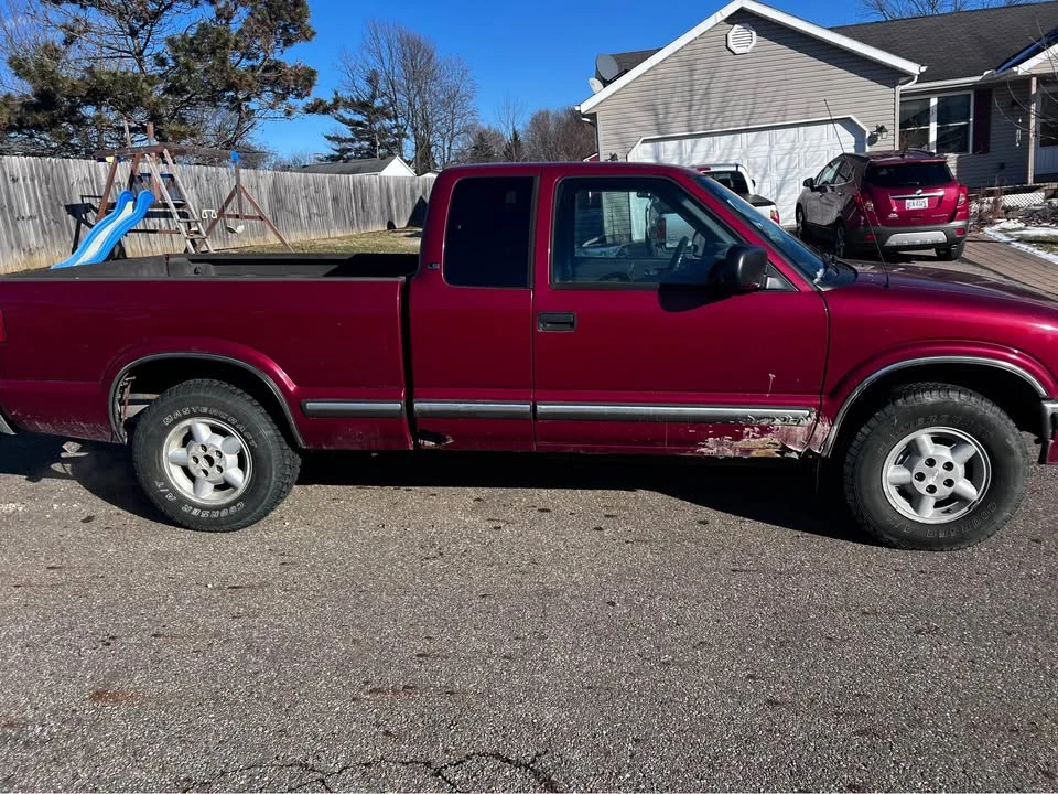 2000 Chevrolet S-10 - Image 4 of 7