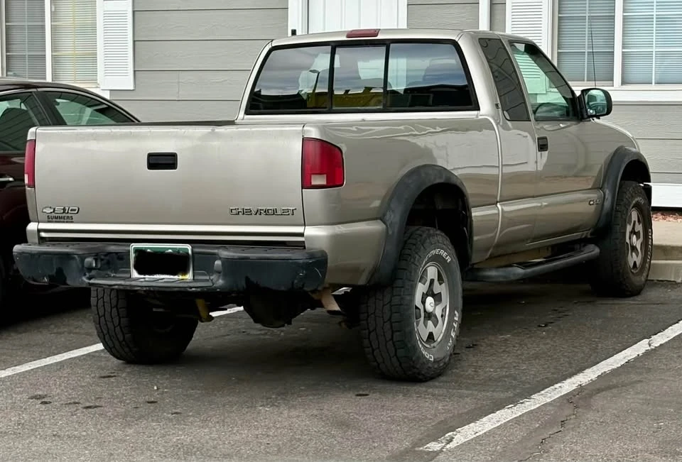 2000 Chevrolet S-10 - Image 4 of 9