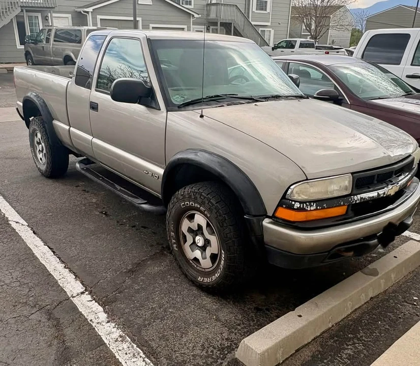 2000 Chevrolet S-10 - Image 2 of 9