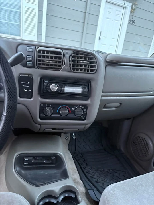 2000 Chevrolet S-10 - Image 7 of 9