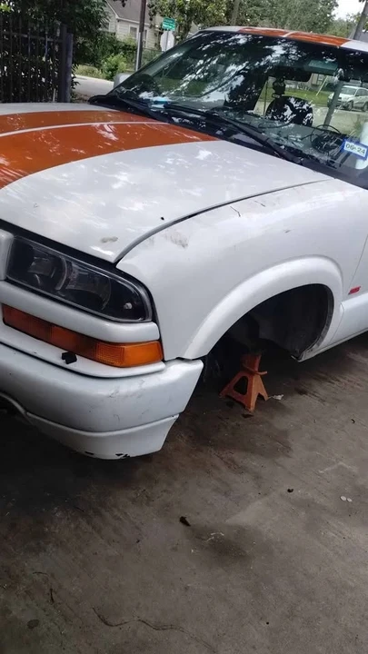 2000 Chevrolet S-10 - Image 4 of 16
