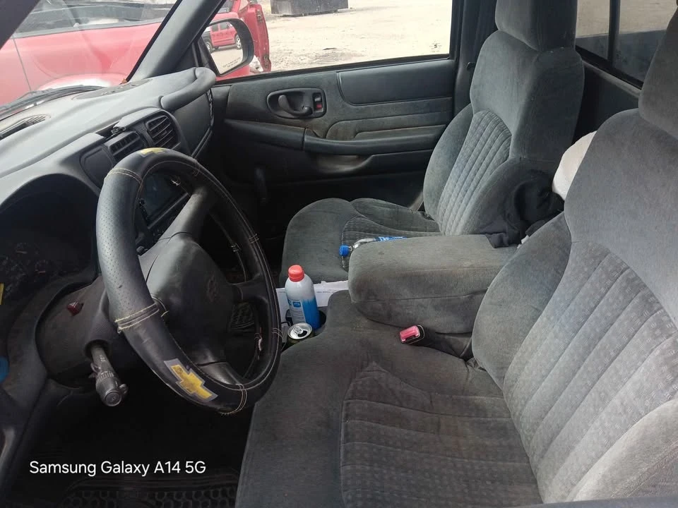 2000 Chevrolet S-10 - Image 5 of 6