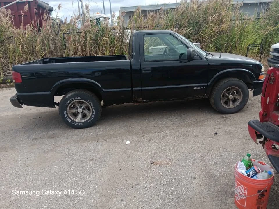 2000 Chevrolet S-10 - Image 3 of 6