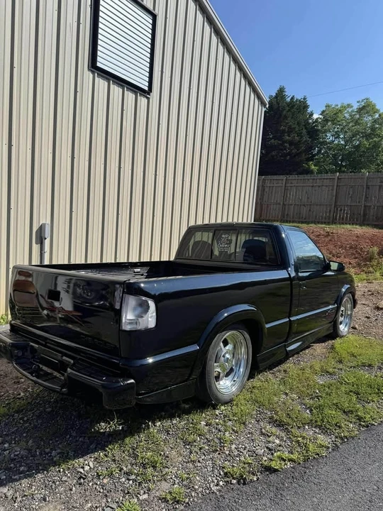 2000 Chevrolet S-10 - Image 2 of 11