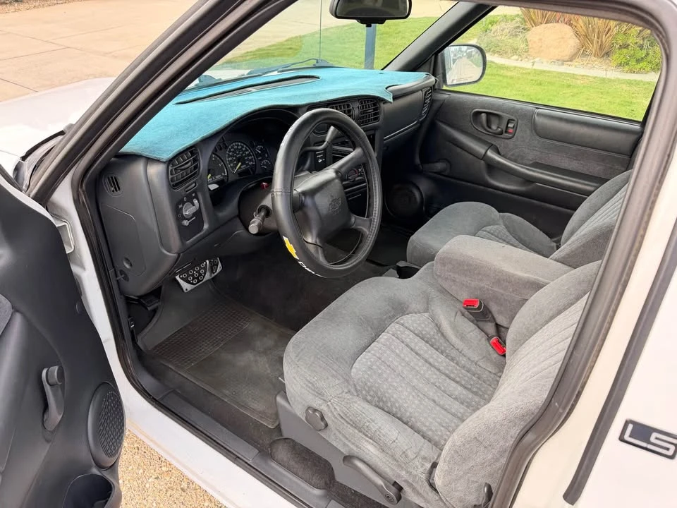 2000 Chevrolet S-10 - Image 9 of 10