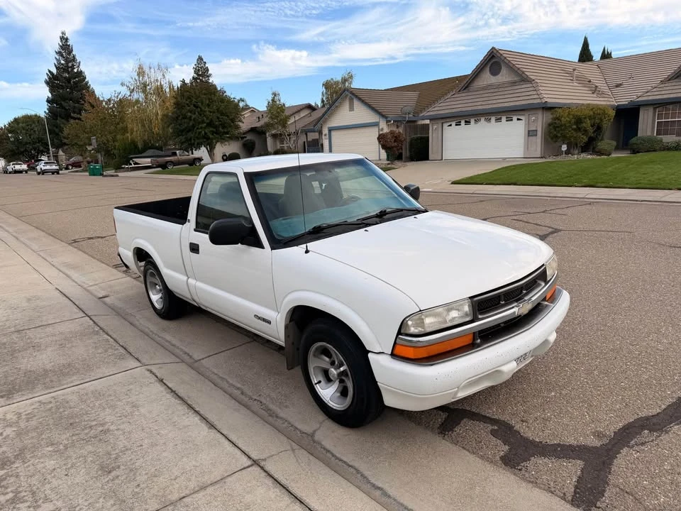 2000 Chevrolet S-10 - Image 3 of 10