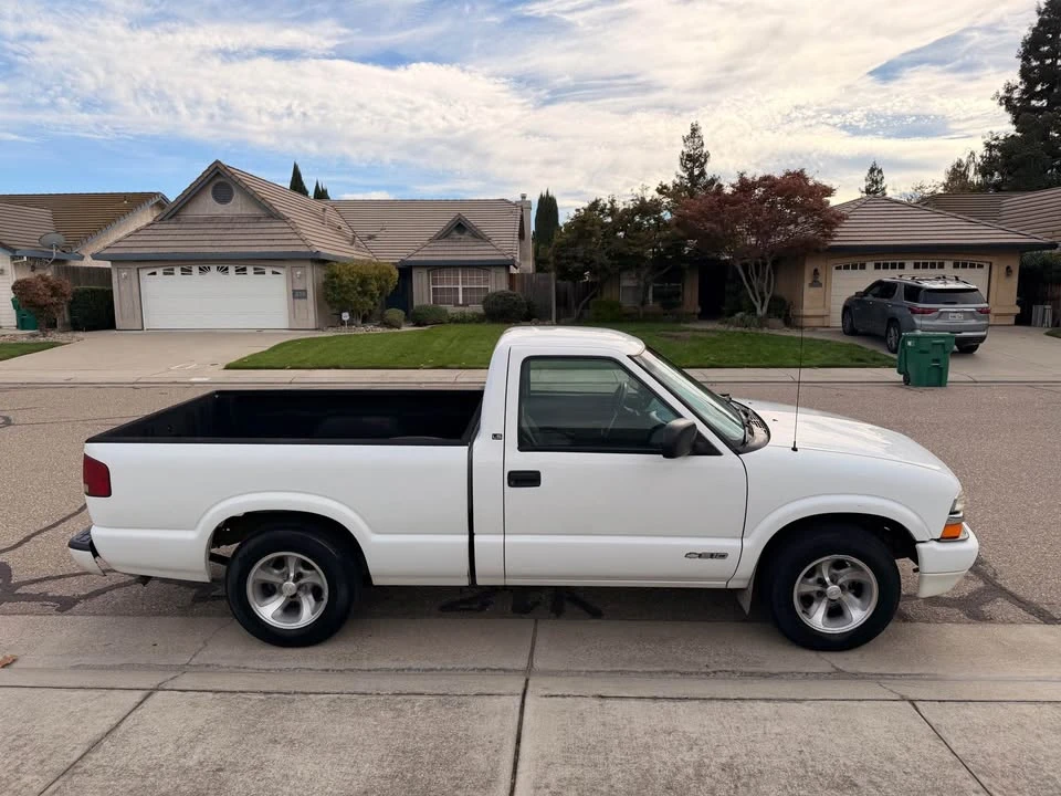 2000 Chevrolet S-10 - Image 4 of 10