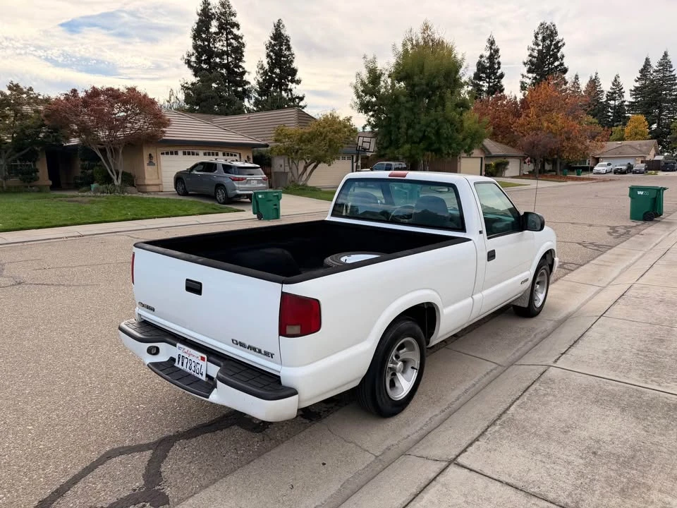 2000 Chevrolet S-10 - Image 5 of 10