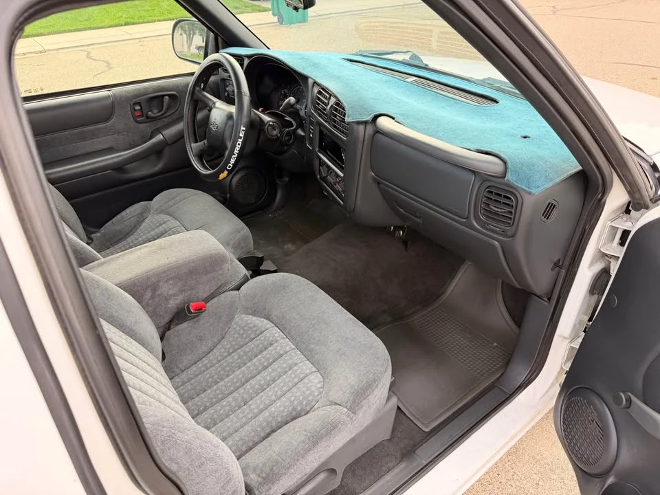 2000 Chevrolet S-10 - Image 10 of 10