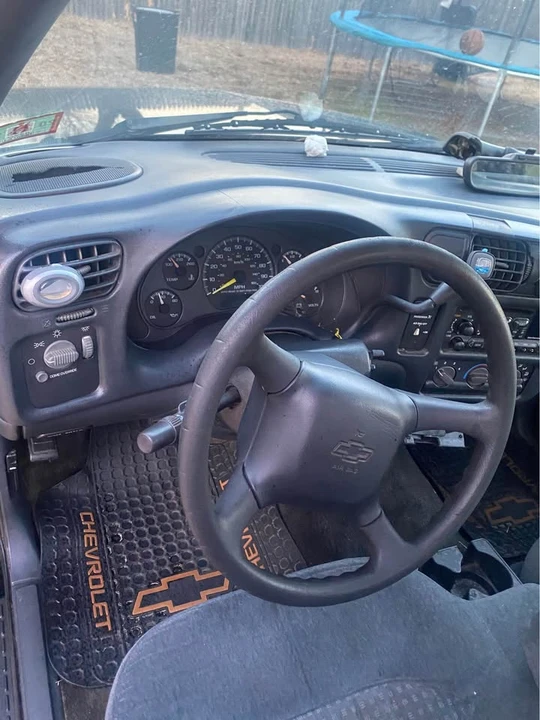 2000 Chevrolet S-10 - Image 8 of 11