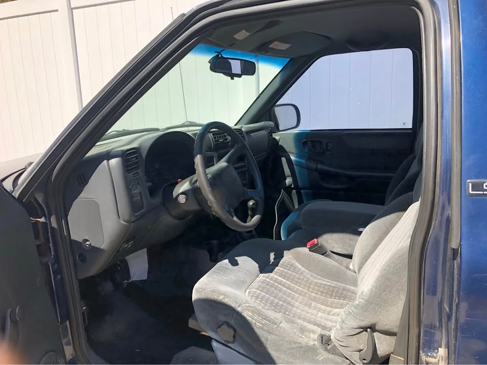 2000 Chevrolet S-10 - Image 5 of 7