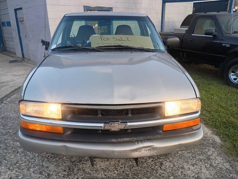 2000 Chevrolet S-10 - Image 2 of 10