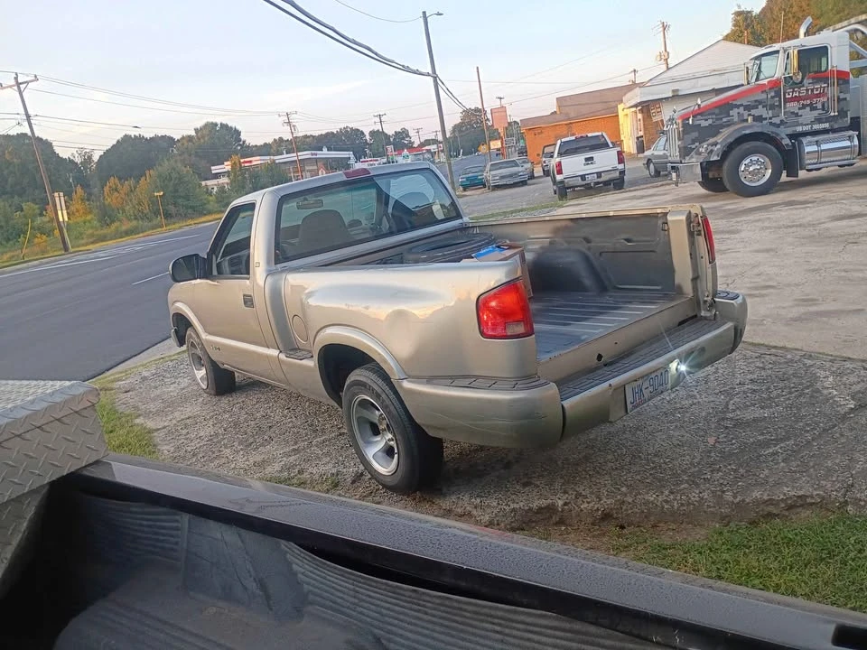 2000 Chevrolet S-10 - Image 4 of 10