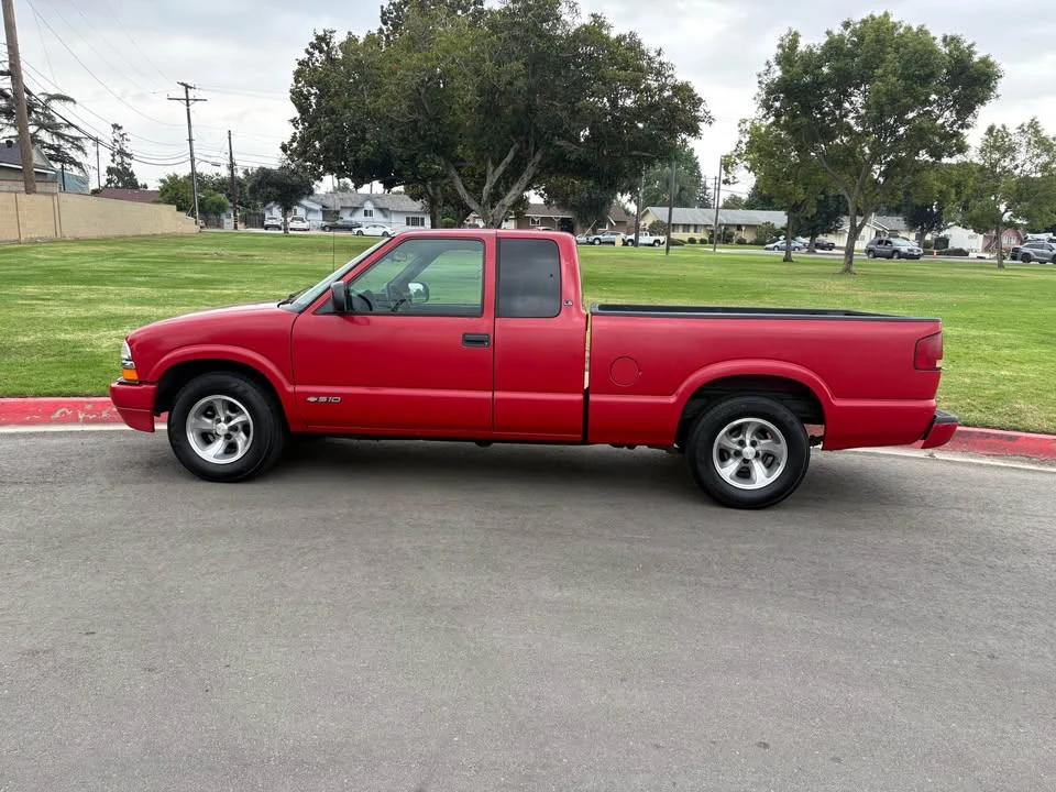 2000 Chevrolet S-10 - Image 2 of 8