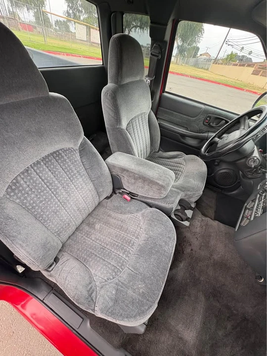 2000 Chevrolet S-10 - Image 7 of 8