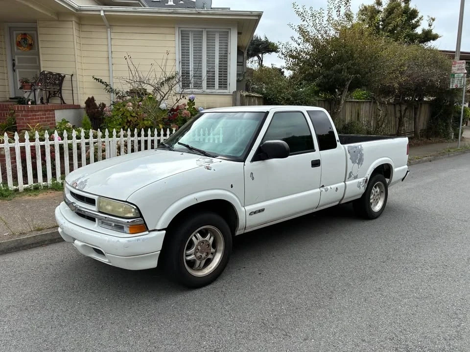 2000 Chevrolet S-10 - Image 2 of 10