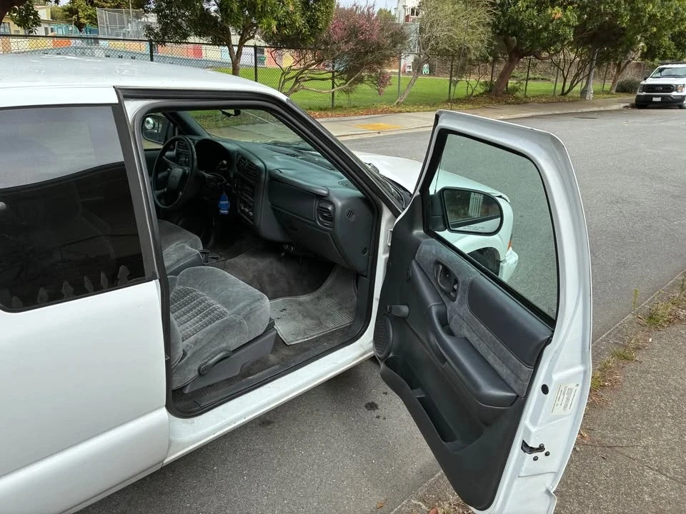 2000 Chevrolet S-10 - Image 8 of 10