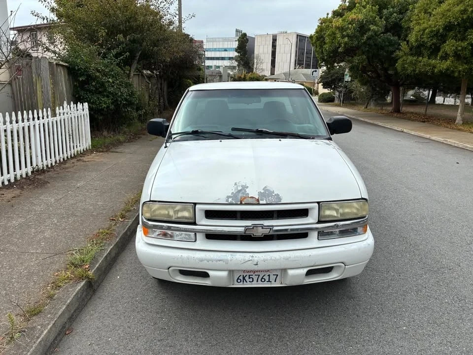 2000 Chevrolet S-10 - Image 3 of 10