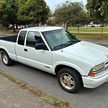 2000 Chevrolet S-10 LS