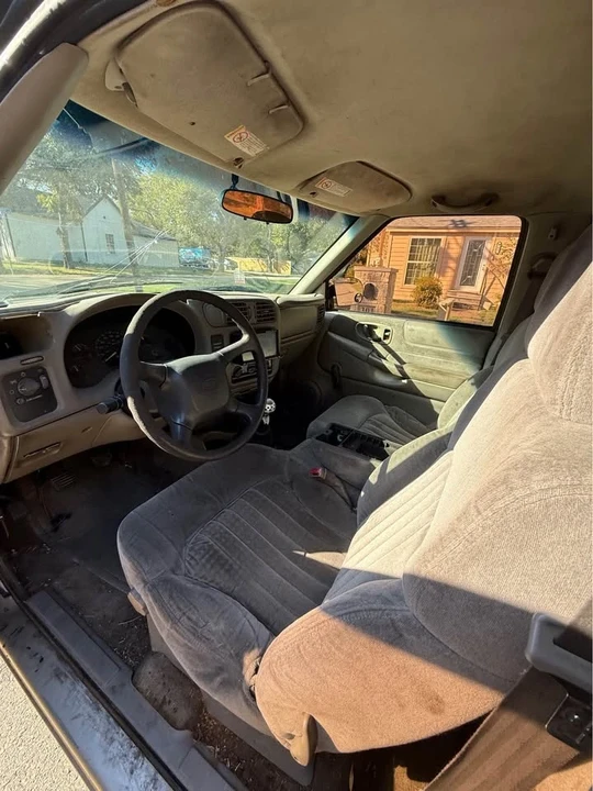 2000 Chevrolet S-10 - Image 5 of 5