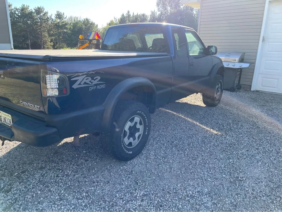2000 Chevrolet S-10 - Image 8 of 12