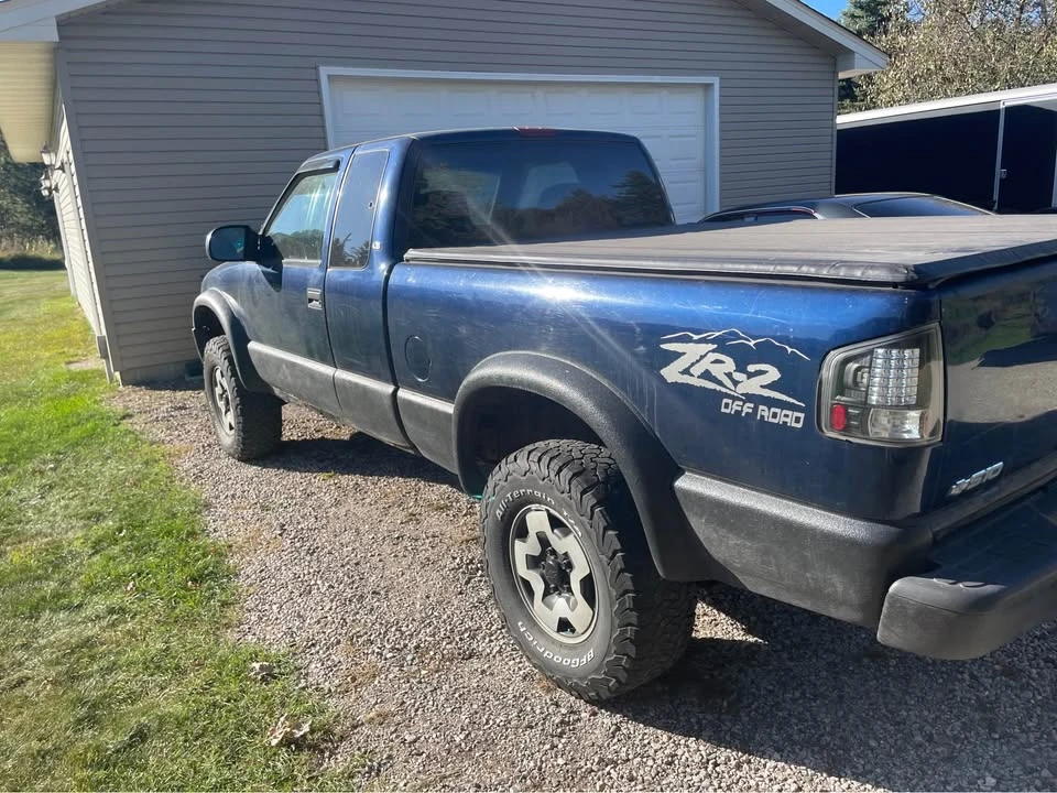 2000 Chevrolet S-10 - Image 4 of 12