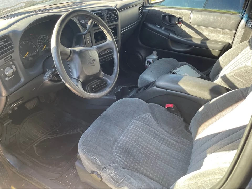 2000 Chevrolet S-10 - Image 6 of 12