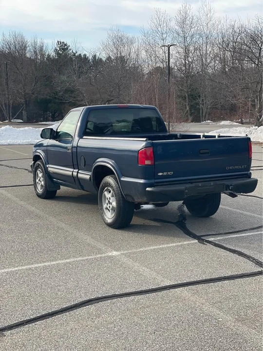 2000 Chevrolet S-10 - Image 4 of 16