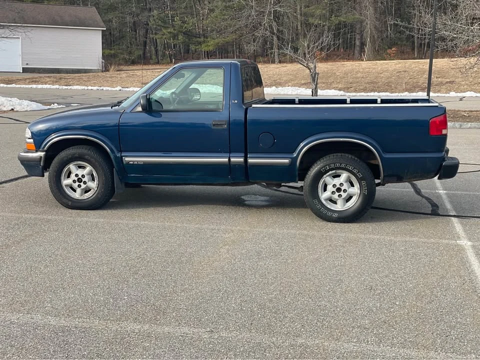 2000 Chevrolet S-10 - Image 3 of 16
