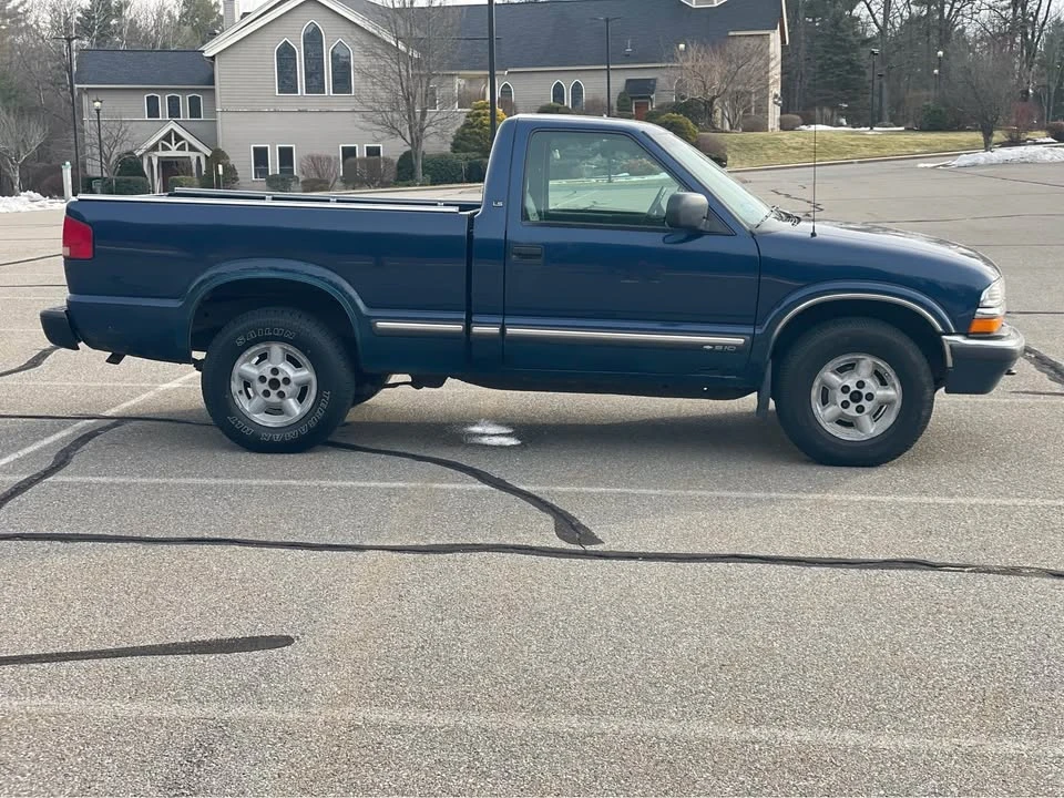 2000 Chevrolet S-10 - Image 2 of 16
