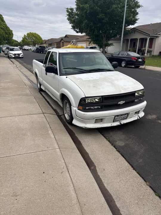 2000 Chevrolet S-10 - Image 2 of 4