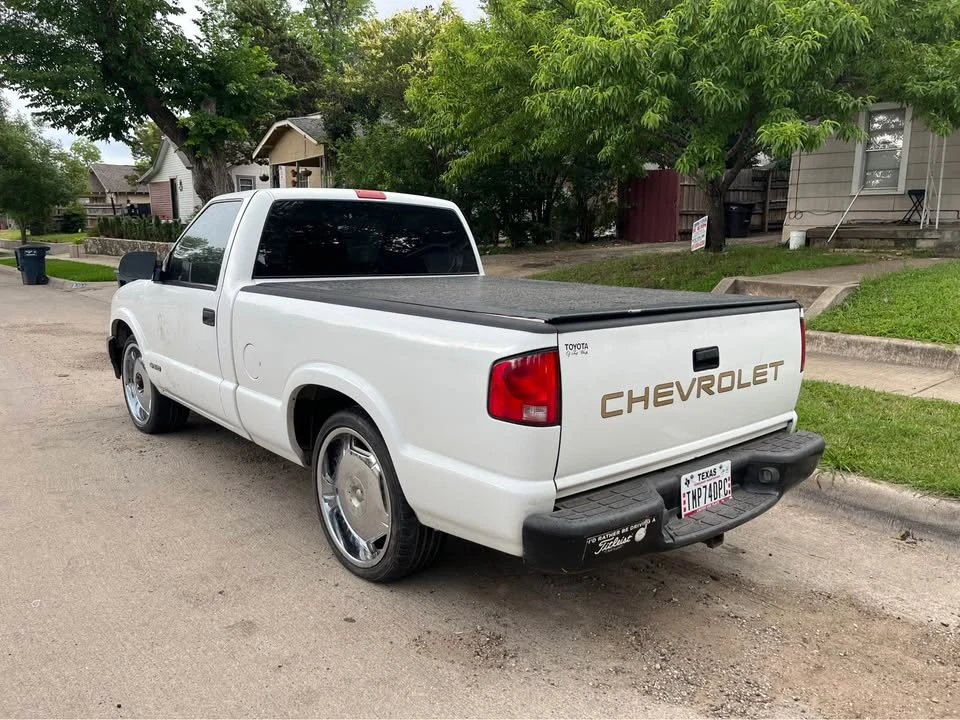 2000 Chevrolet S-10 - Image 3 of 3