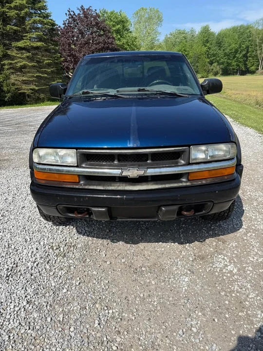 2000 Chevrolet S-10 - Image 3 of 3