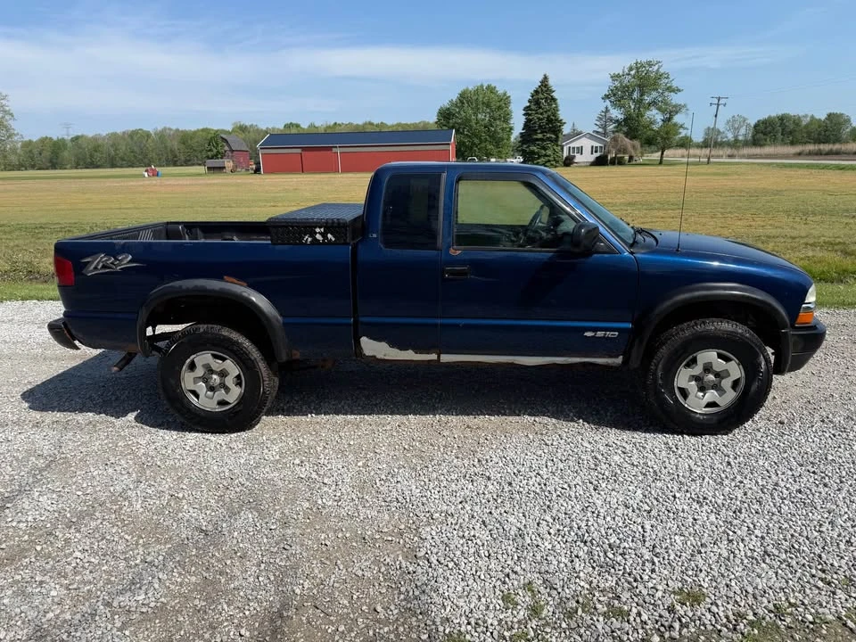 2000 Chevrolet S-10 - Image 2 of 3