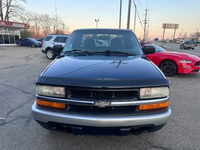 2000 Chevrolet S-10 Blazer 2nd Gen - Image 2 of 7