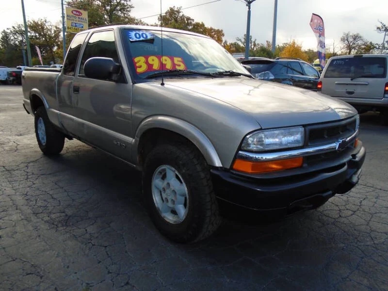 2000 Chevrolet S-10 - Image 2 of 8