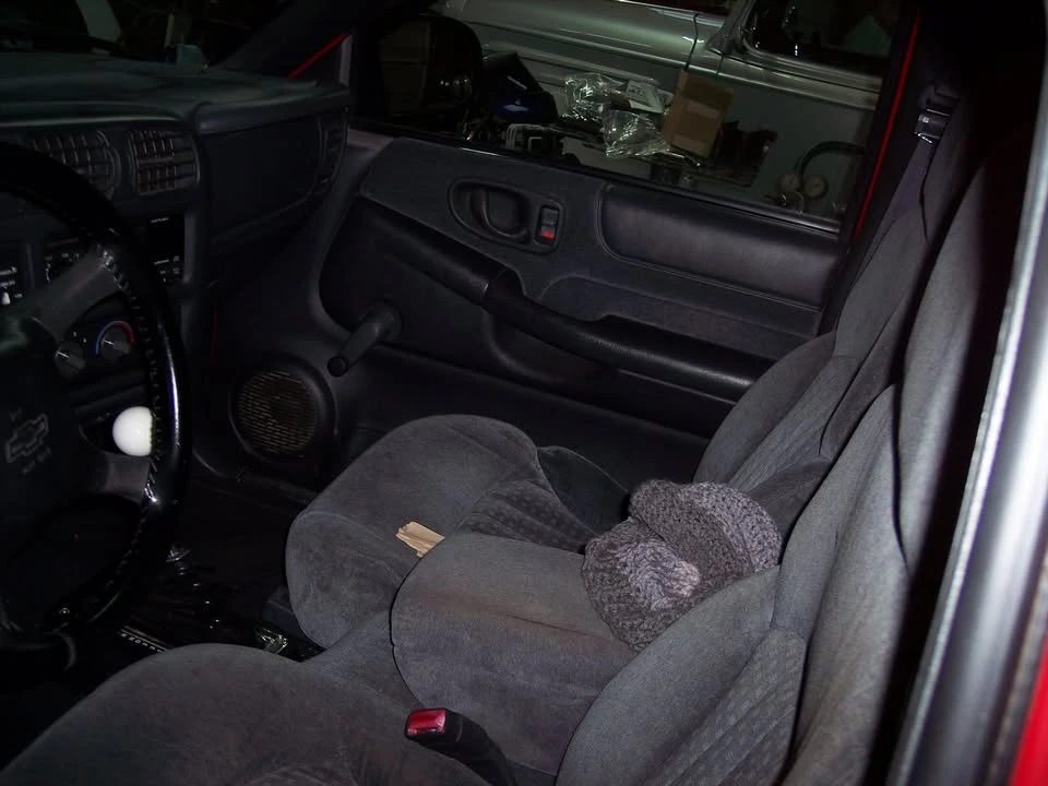 2000 Chevrolet S-10 - Image 8 of 11